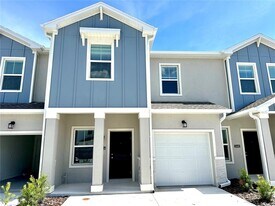 2432 Skyline Lp in Kissimmee, FL - Building Photo