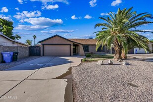 2914 E Michelle Dr in Phoenix, AZ - Building Photo