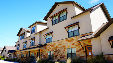 Sierra Condos in Bryan, TX - Foto de edificio - Building Photo