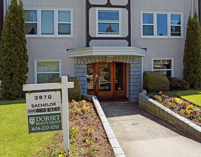 Dover Manor in Vancouver, BC - Building Photo - Building Photo