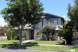 10622-10628 Oak St in Los Alamitos, CA - Building Photo - Building Photo