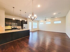 1815 Crestdale Dr in Houston, TX - Building Photo - Building Photo