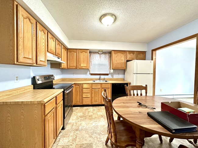 2 Edith St in Windsor Locks, CT - Building Photo - Building Photo