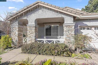 350 Caroni St in Walnut Creek, CA - Foto de edificio - Building Photo