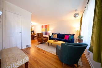 2050 Montreal Ave in St. Paul, MN - Building Photo - Building Photo