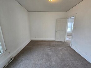 1335 S 21st St, Unit 1335 s. 21st street Upper in Milwaukee, WI - Foto de edificio - Building Photo