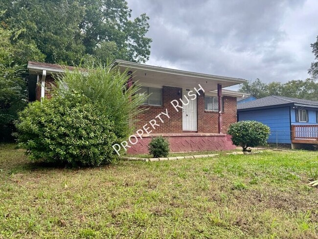 property at 1012 N Hickory St