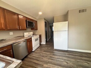 861 Oakland Park Ave in Columbus, OH - Building Photo - Building Photo