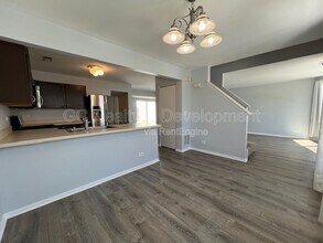 142 Presidential Blvd in Oswego, IL - Building Photo - Building Photo