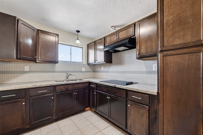 302 W Shaw Ave in Pasadena, TX - Building Photo - Building Photo