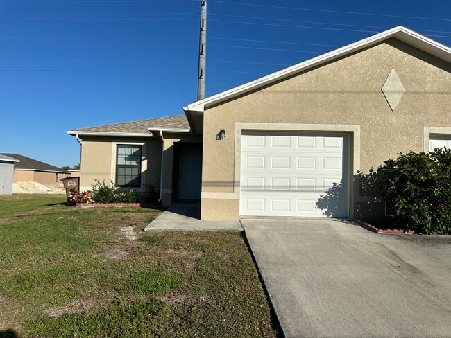 4339 SW Santa Barbara Pl in Cape Coral, FL - Building Photo - Building Photo