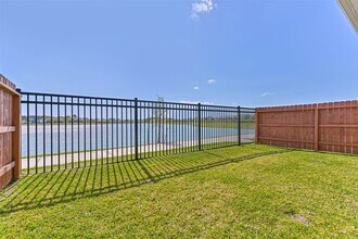 2402 Shoreline Dr in Clear Lake Shores, TX - Building Photo - Building Photo