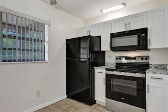 3515 NW 94th Ave in Sunrise, FL - Building Photo - Building Photo