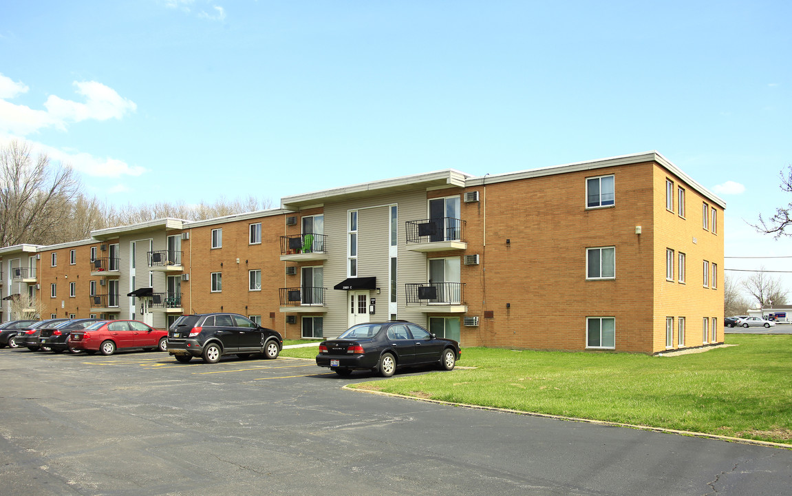 Lakeland Terrace in Euclid, OH - Building Photo