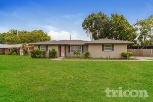 331 Mendez Dr in Sarasota, FL - Building Photo