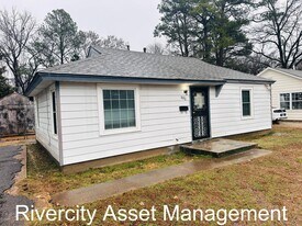 1696 Russwood Rd in Memphis, TN - Building Photo