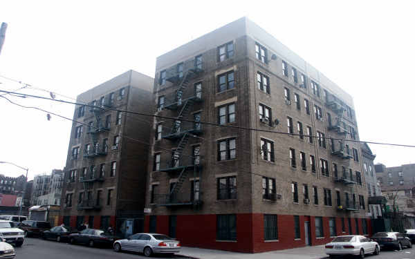 162 W 165th St in Bronx, NY - Building Photo