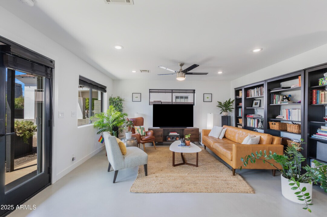 1218 E Clarendon Ave in Phoenix, AZ - Building Photo