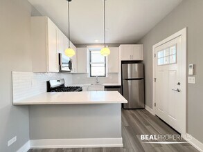 3935 N Janssen in Chicago, IL - Building Photo - Building Photo