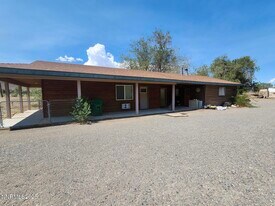 880 Truckee Ln in Fernley, NV - Building Photo