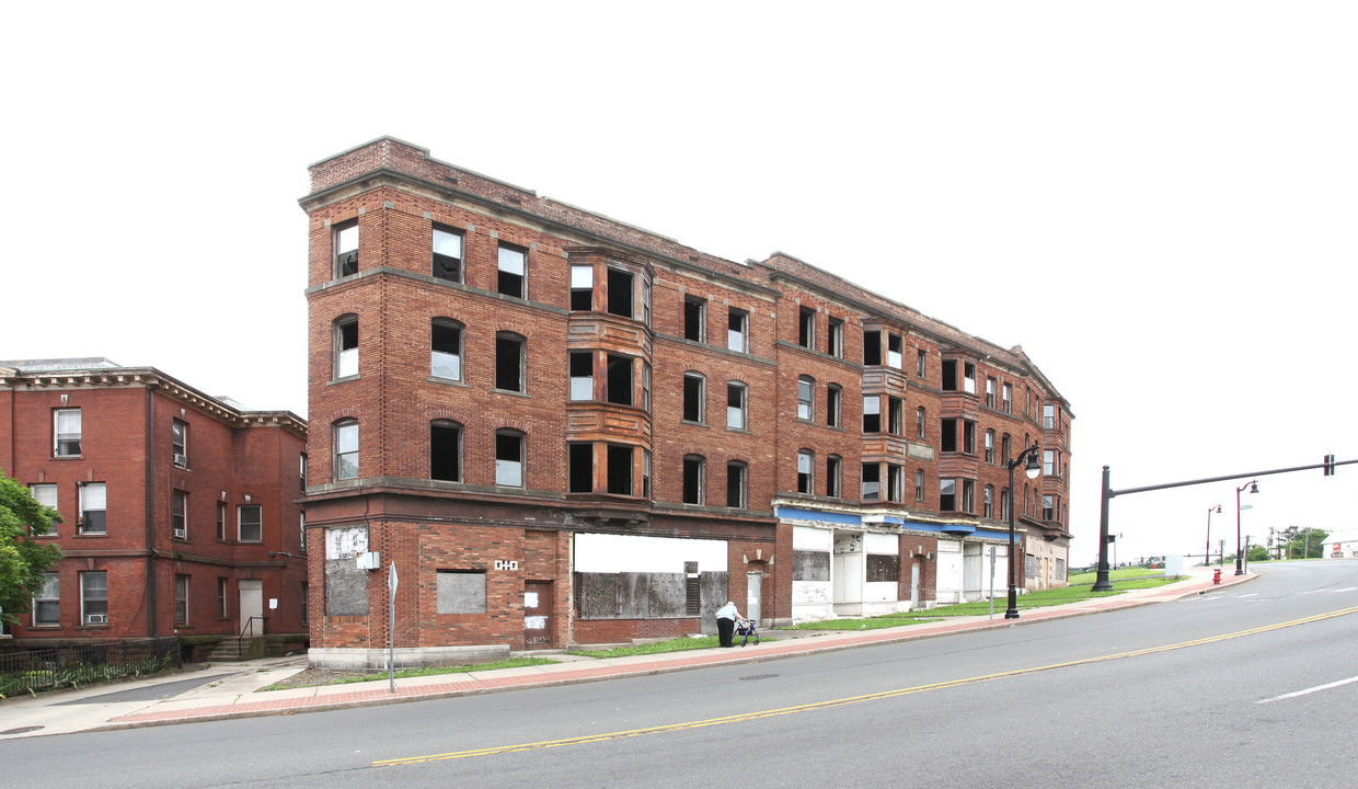 608-624 Main St in New Britain, CT - Building Photo