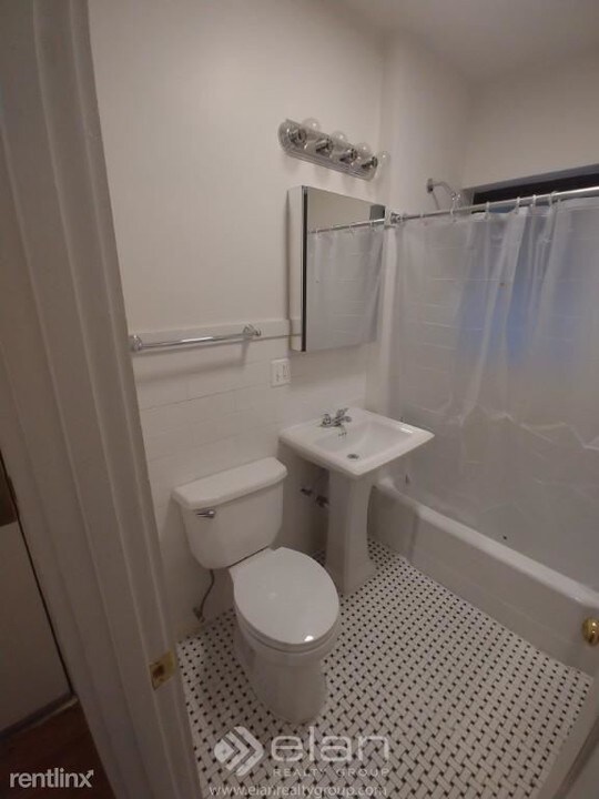845 W Agatite Ave-Unit -Apt 2E in Chicago, IL - Foto de edificio