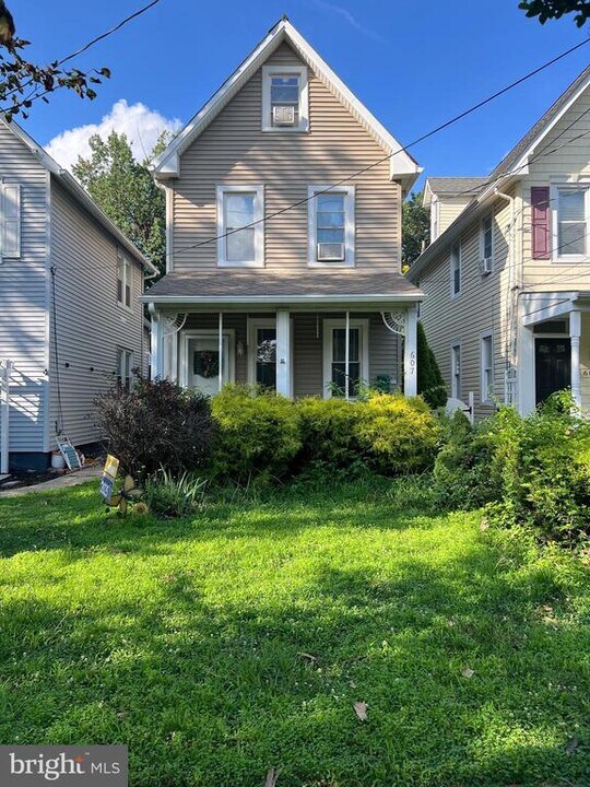 607 Cinnaminson St in Riverton, NJ - Building Photo