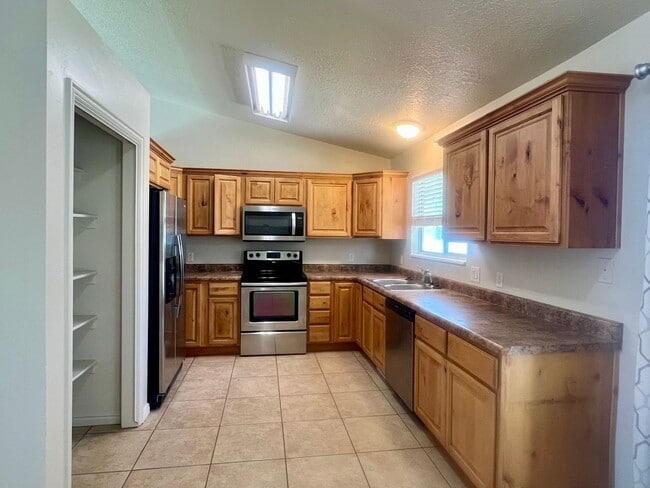 1412 N 220 E St in Lehi, UT - Building Photo - Building Photo