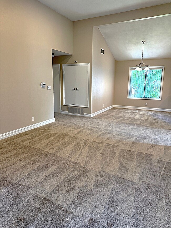 545 S Ranch View Cir, Unit 97 in Anaheim, CA - Building Photo - Building Photo