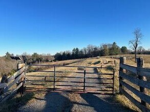 240 Crooked Run Rd in Boones Mill, VA - Building Photo - Building Photo