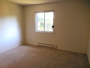 405 Piccadilly Pl, Unit 22 in San Bruno, CA - Building Photo - Building Photo