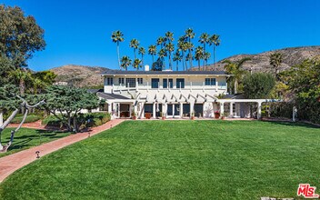 33800 Pacific Coast Hwy in Malibu, CA - Building Photo - Building Photo