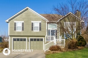 618 Canter St in Raymore, MO - Building Photo