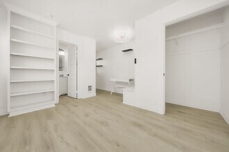 731 Zanzibar Ct, Unit #B in San Diego, CA - Foto de edificio - Building Photo