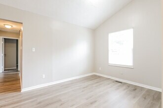 5722 Pilgrim Dr in Indianapolis, IN - Building Photo - Building Photo