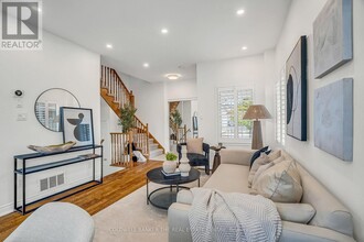 6986 Haines Artist Way in Mississauga, ON - Building Photo - Building Photo