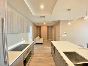 801 S Miami Ave, Unit 5410 in Miami, FL - Building Photo - Building Photo