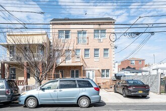 26-30 28th Ave in Brooklyn, NY - Building Photo - Building Photo