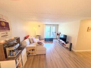 12 Ellery St, Unit 306 in Cambridge, MA - Building Photo - Building Photo