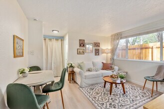 838 SE Tacoma St in Portland, OR - Building Photo - Building Photo