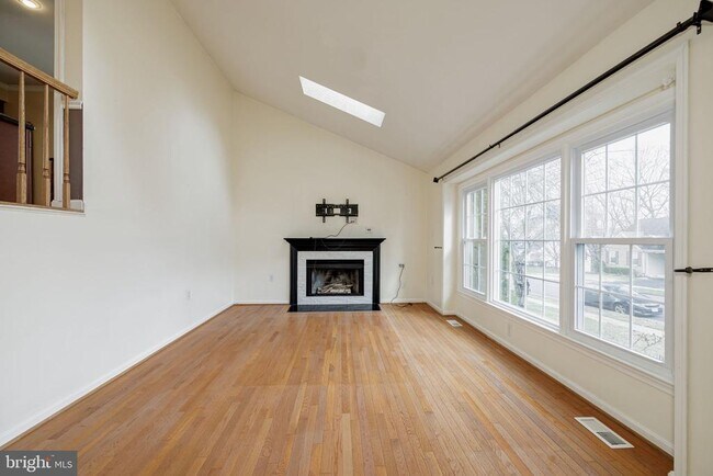 7710 Green Garland Dr in Springfield, VA - Building Photo - Building Photo