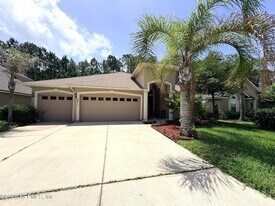 2411 Golfview Dr in Orange Park, FL - Building Photo