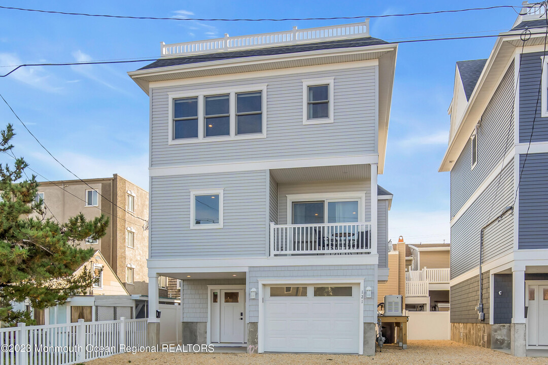 121 Dewey Dr in Seaside Heights, NJ - Building Photo