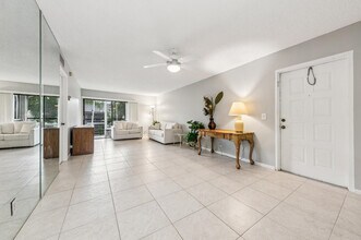 5040 Rose Hill Dr in Boynton Beach, FL - Building Photo - Building Photo
