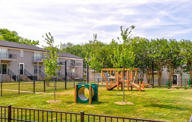 Midtown Square Apartment Homes by Callio Properties in Red Bank, TN - Foto de edificio - Building Photo