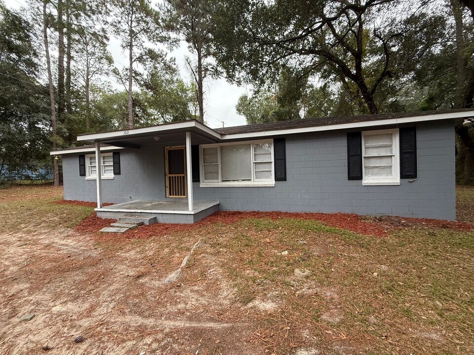 100 Gurr Dr in Albany, GA - Building Photo