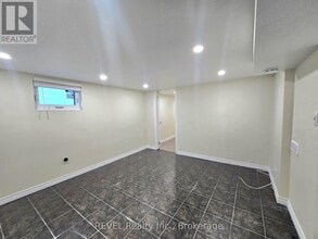 4151 Portage Rd in Niagara Falls, ON - Foto de edificio - Building Photo