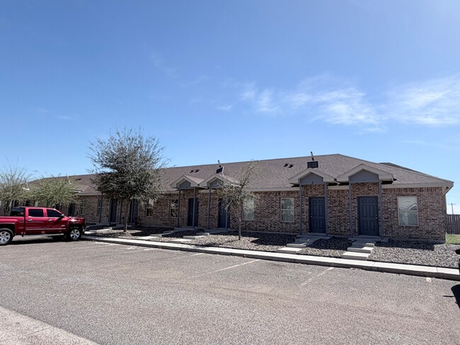 3300 N Moorefield Rd, Unit 2 in Mission, TX - Building Photo - Building Photo