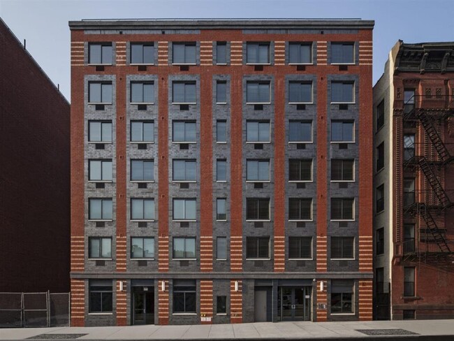 St Nicholas Park Apartments in New York, NY - Foto de edificio - Building Photo
