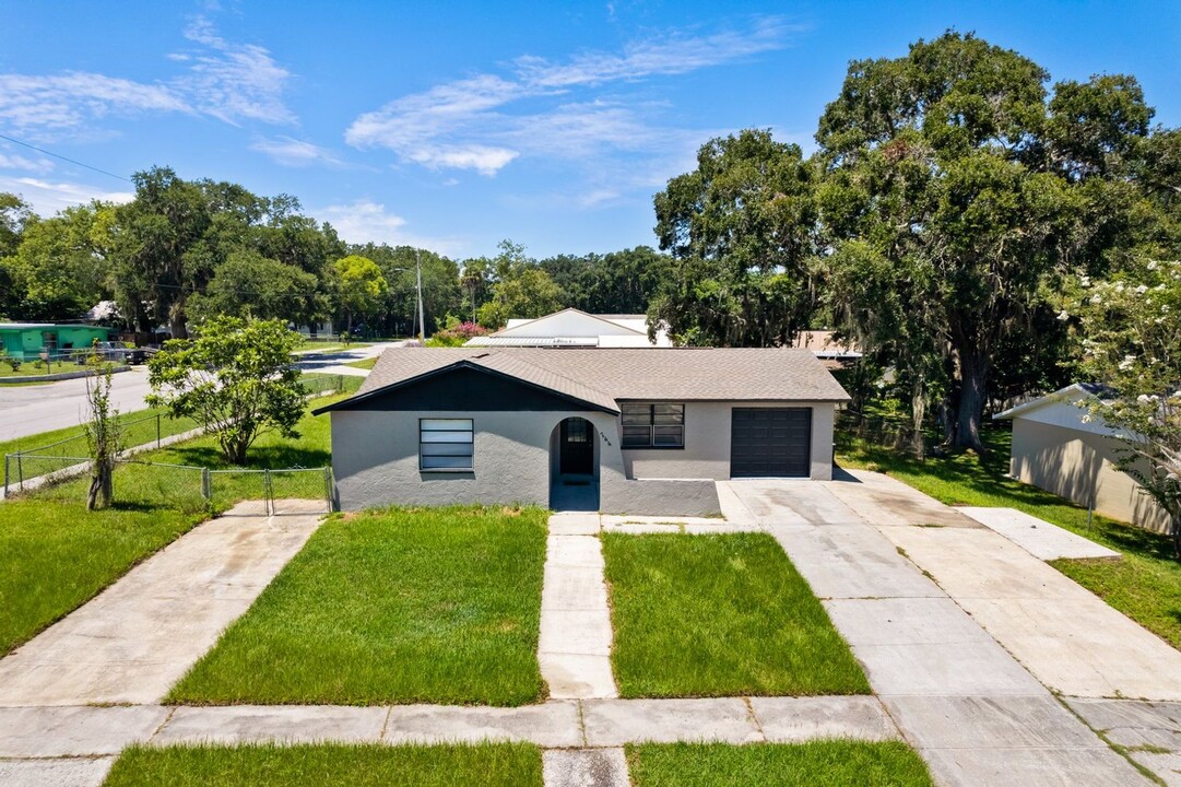 744 S Bailey Ave in Brooksville, FL - Foto de edificio